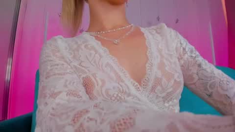 alicemonro online show from August 14, 3:32 am