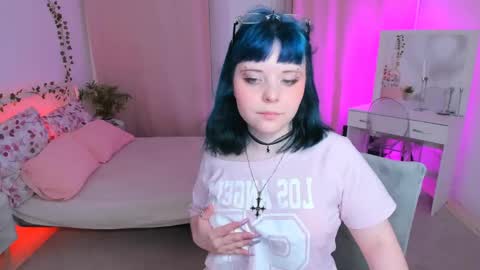 Alice online show from May 4, 7:59 pm