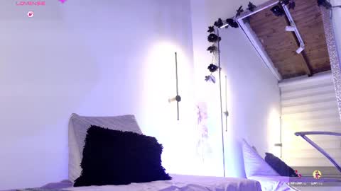 alicenoir_ online show from August 6, 2:10 am