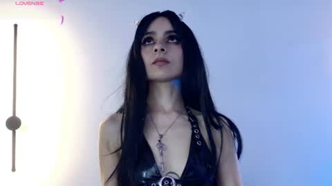 alicenoir_ online show from August 14, 4:16 am