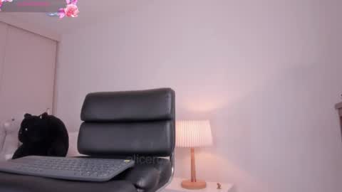 alicerosee___ online show from July 23, 2:14 am