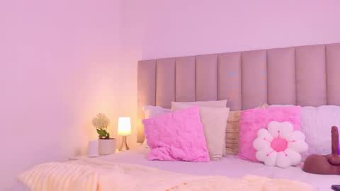 aliceveraa_ online show from August 3, 2:46 pm