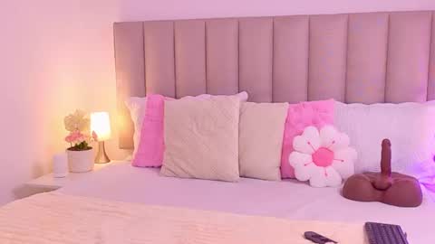 aliceveraa_ online show from August 6, 2:49 pm