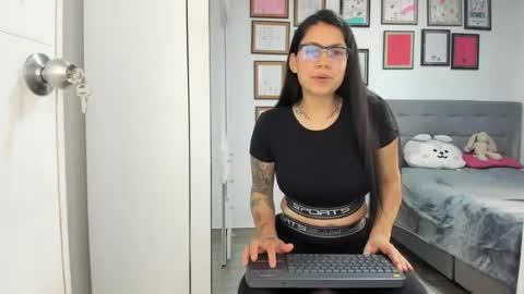 alicia_rainbow online show from June 21, 8:42 pm