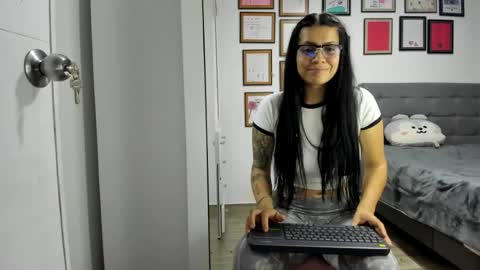 alicia_rainbow online show from June 24, 6:26 am
