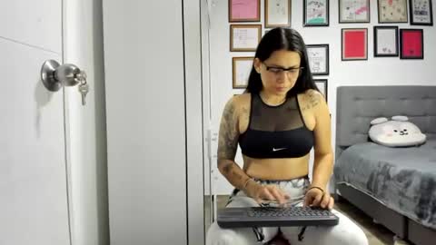 alicia_rainbow online show from July 1, 4:02 am