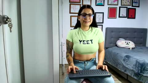 alicia_rainbow online show from July 3, 4:58 am