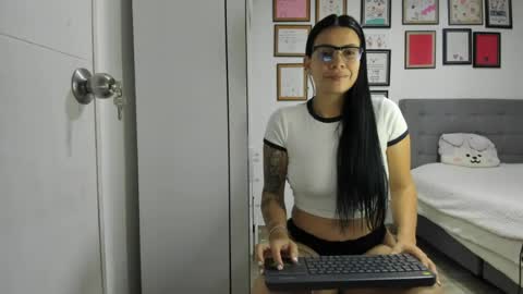 alicia_rainbow online show from August 5, 3:15 am