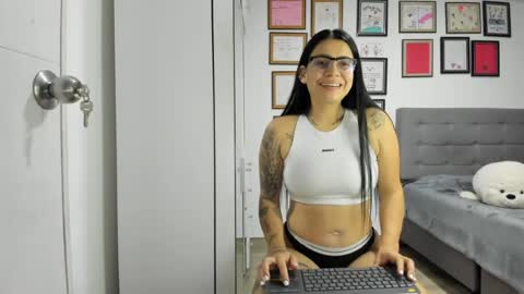 alicia_rainbow online show from August 9, 3:51 am