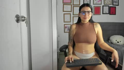alicia_rainbow online show from August 14, 4:05 am