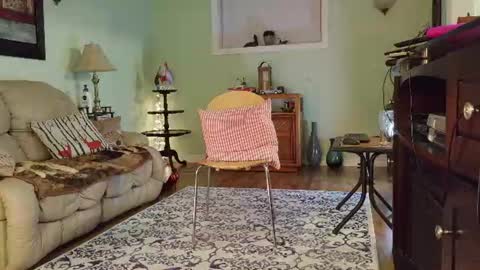 Alicia deHart  Help me reach 1000 Followers. Its FREE online show from September 6, 3:56 am