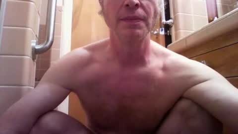 alienlove23 online show from April 16, 10:27 pm