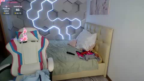 aliicemeow online show from August 11, 7:43 am