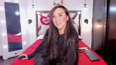 Ali Johansonn online show from August 1, 11:00 pm