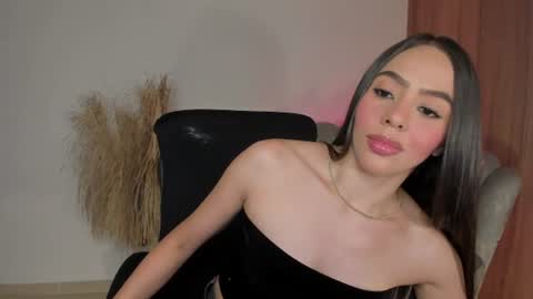 alinamoretti online show from August 5, 2:31 am