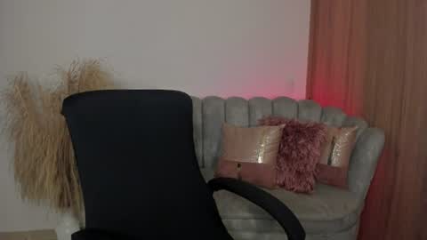 alinamoretti online show from August 8, 2:33 am
