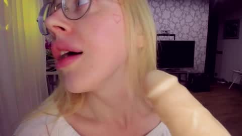 alinaocean online show from May 25, 9:59 pm