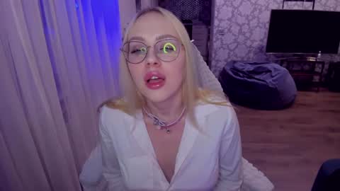 alinaocean online show from May 30, 6:09 pm