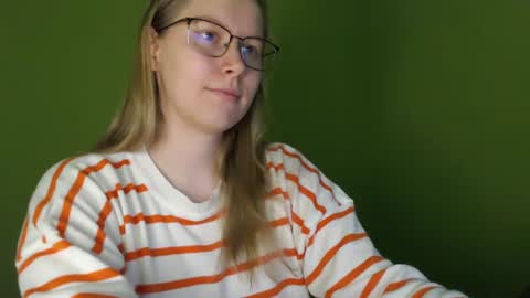 alinasei online show from June 19, 8:25 am
