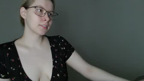 alinasei online show from July 3, 10:28 am
