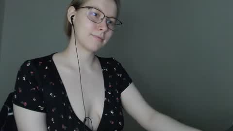 alinasei online show from July 3, 11:34 am