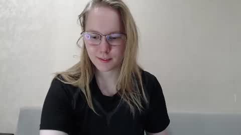 alinasei online show from August 16, 8:40 am