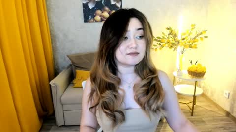 alineleee online show from April 1, 12:25 pm