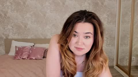 alineleee online show from April 3, 7:16 am