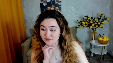 alineleee online show from April 4, 11:28 am