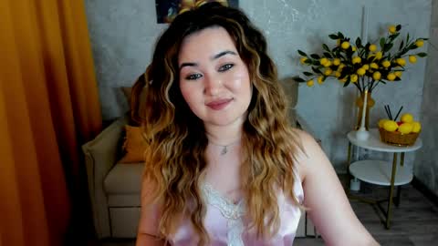 alineleee online show from April 4, 1:40 pm