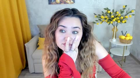 alineleee online show from April 4, 6:04 pm