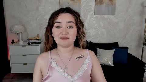 alineleee online show from April 5, 8:12 pm