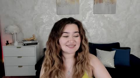 alineleee online show from April 6, 2:04 am