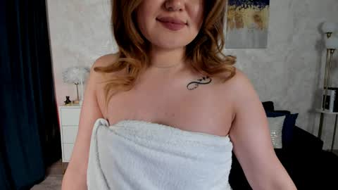 alineleee online show from April 7, 10:19 pm