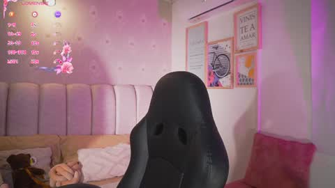 alinnajohnson online show from August 6, 10:36 am