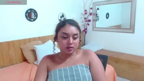 alis_montiel online show from June 17, 8:13 am