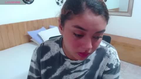 alis_montiel online show from June 19, 5:18 am