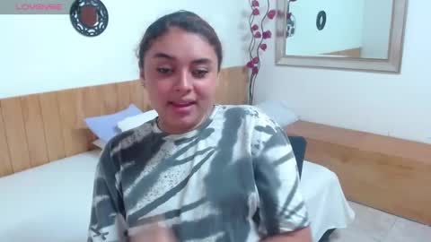 alis_montiel online show from June 19, 6:24 am