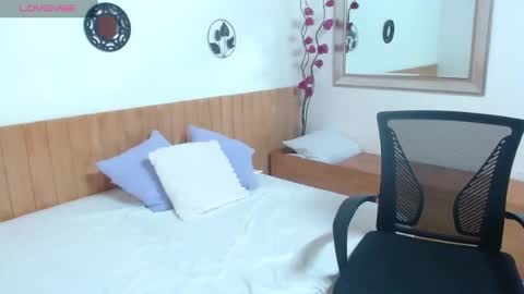 alis_montiel online show from June 19, 7:30 am
