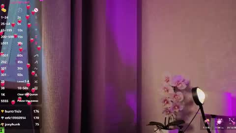 alisa_lesly online show from August 9, 6:25 am