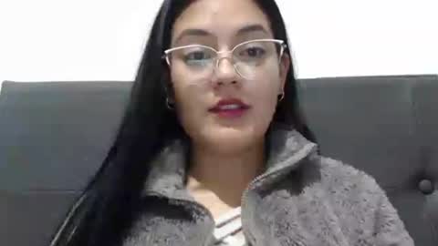alisha_9997 online show from August 5, 2:42 am