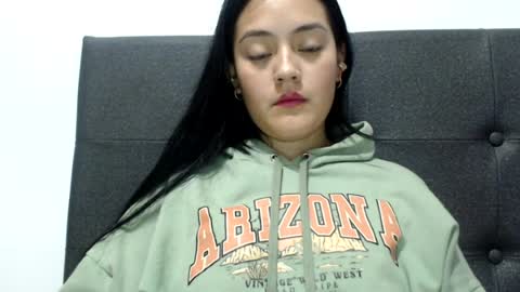 alisha_9997 online show from August 12, 12:02 am