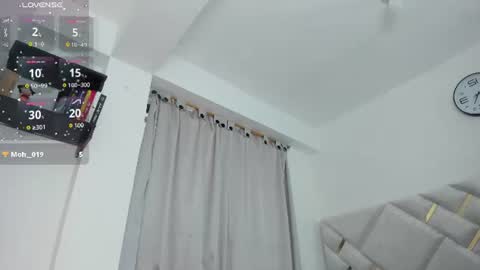 alison_thomas1 online show from June 11, 3:18 pm