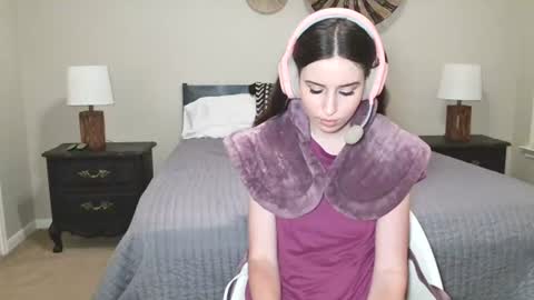 Alison Fields online show from July 25, 6:39 am