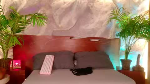 ALISOON MOON online show from August 6, 10:20 pm