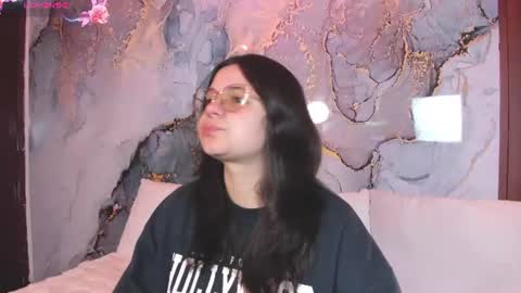 Mia online show from August 6, 2:54 am