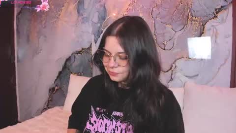 Mia online show from August 7, 2:55 am