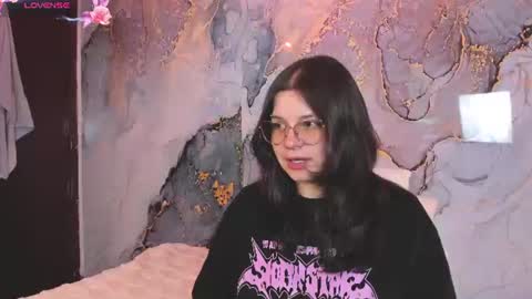 Mia online show from August 7, 5:07 am