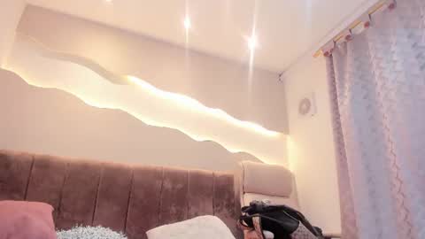 alisson_am online show from August 6, 11:59 pm