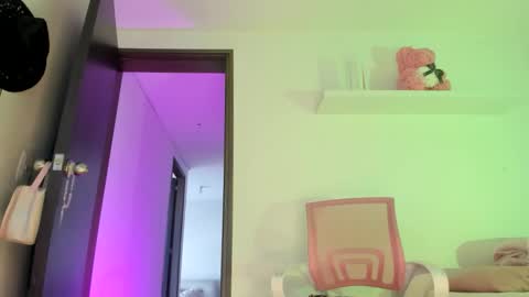 alisson_mendez01 online show from May 4, 3:02 pm